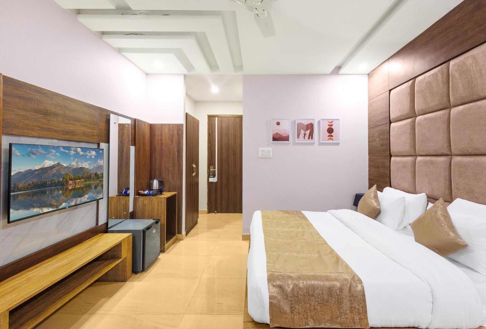 Stone Wood Hotel, Ришикеш Экстерьер фото