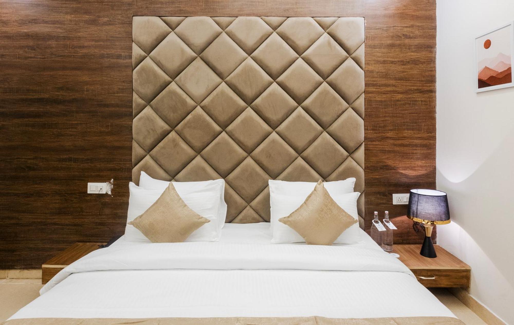 Stone Wood Hotel, Ришикеш Экстерьер фото