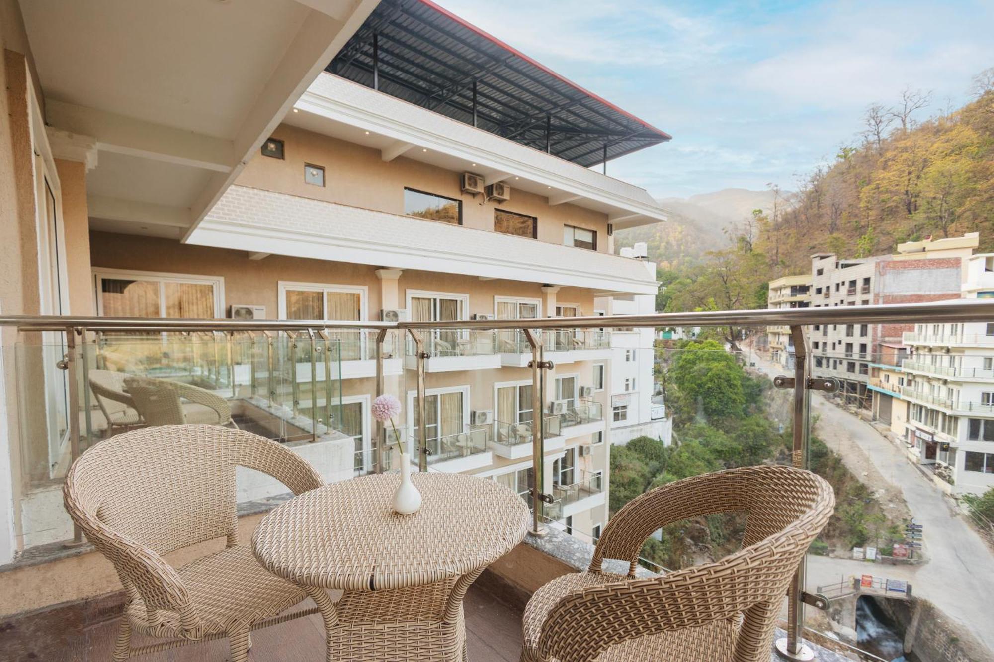 Stone Wood Hotel, Ришикеш Экстерьер фото
