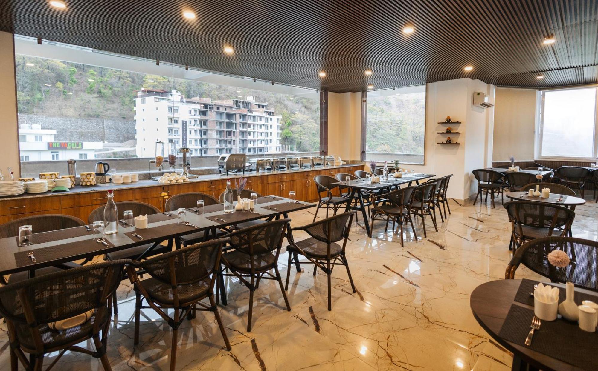 Stone Wood Hotel, Ришикеш Экстерьер фото