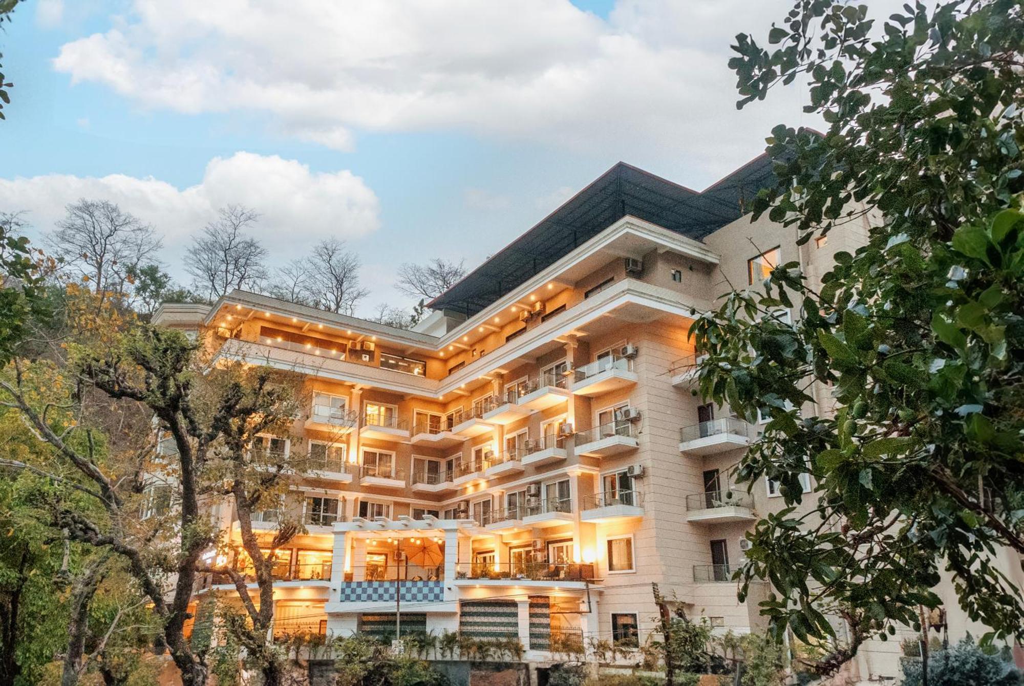 Stone Wood Hotel, Ришикеш Экстерьер фото